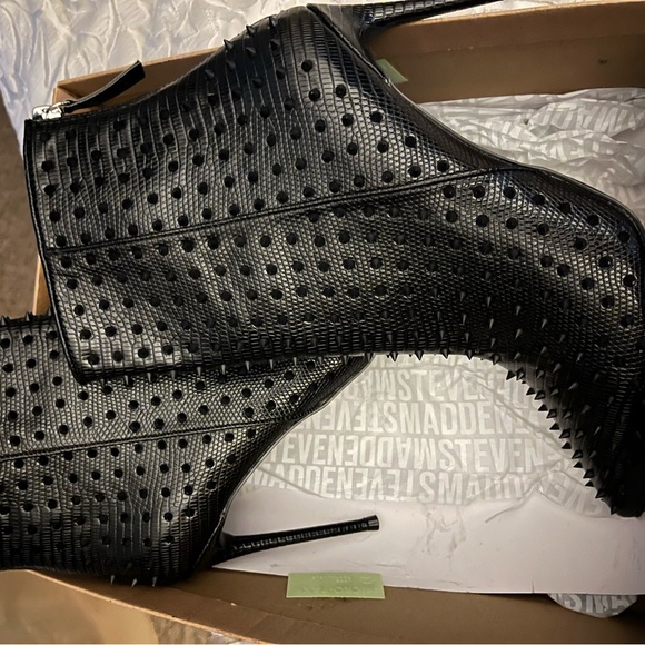 Black,spike,leather back zipper - Picture 4 of 5